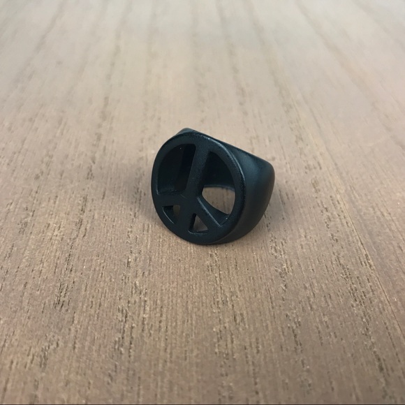 🚫SOLD🚫 Black Peace Sign Metal Ring Size 6 or - Picture 14 of 14
